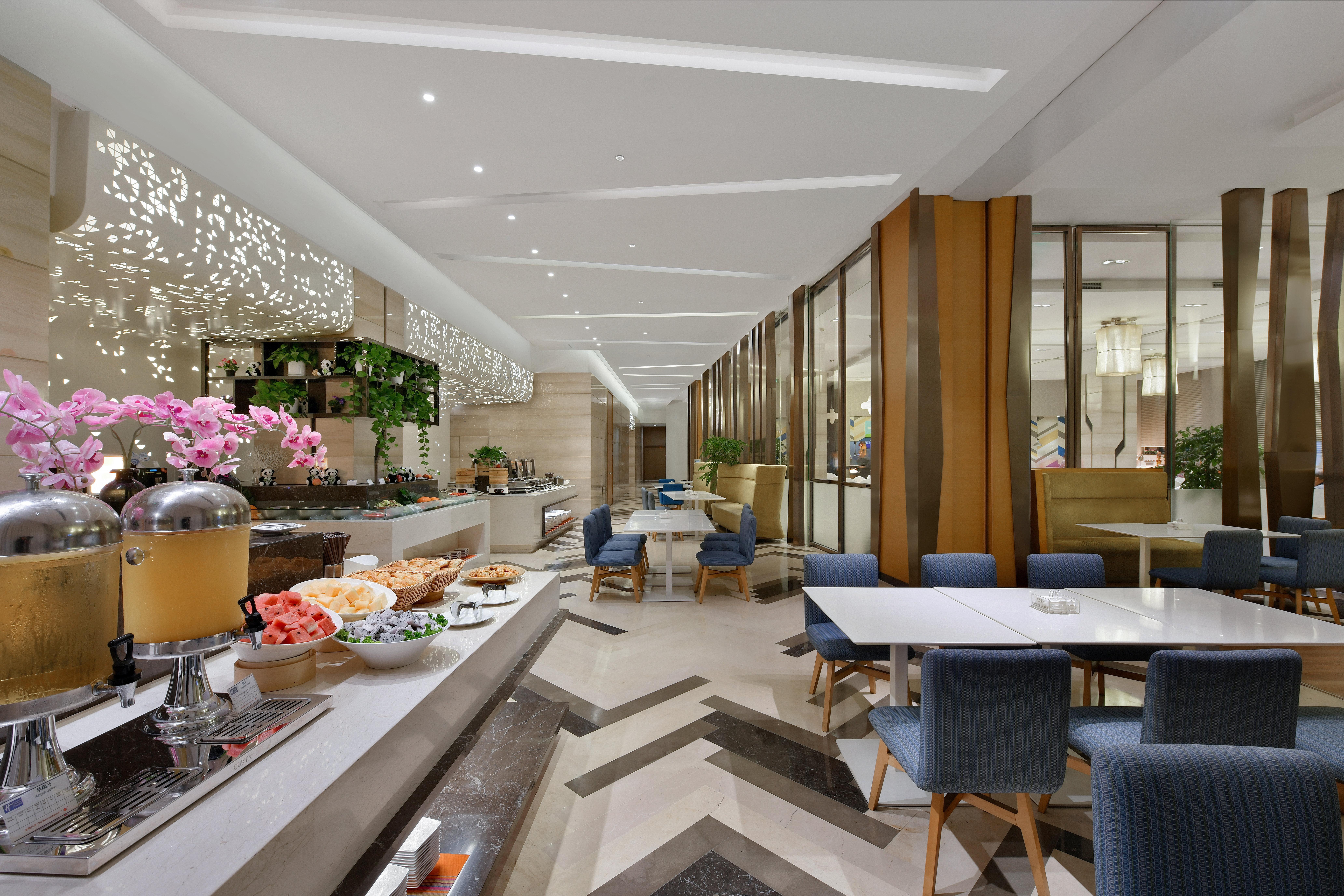 Holiday Inn Express Chengdu Huanhuaxi By Ihg-Near Jinsha Site Musem,Near Wuhou Temple Museum,Welcome Drinks,Free Gym,Free Self-Service Laundry Zewnętrze zdjęcie
