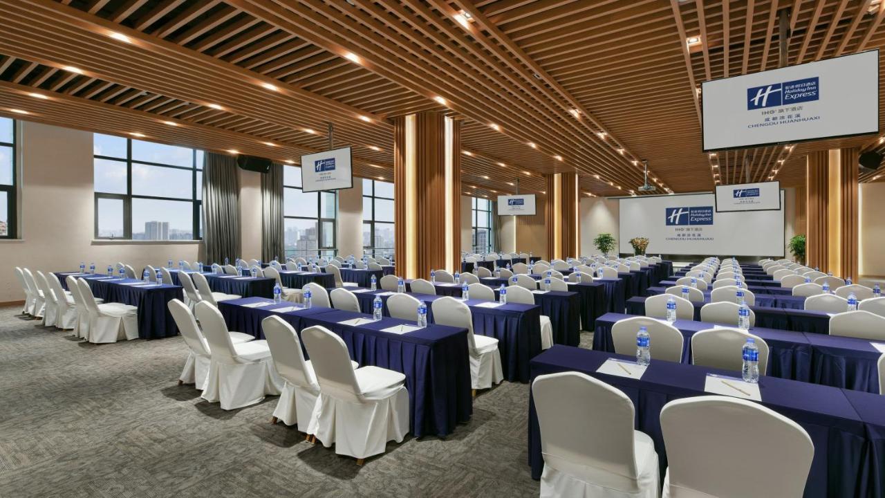 Holiday Inn Express Chengdu Huanhuaxi By Ihg-Near Jinsha Site Musem,Near Wuhou Temple Museum,Welcome Drinks,Free Gym,Free Self-Service Laundry Zewnętrze zdjęcie