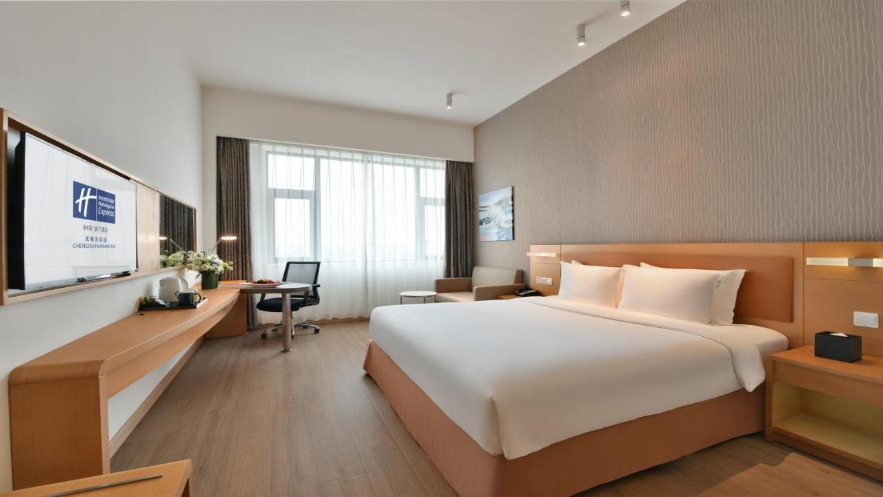 Holiday Inn Express Chengdu Huanhuaxi By Ihg-Near Jinsha Site Musem,Near Wuhou Temple Museum,Welcome Drinks,Free Gym,Free Self-Service Laundry Zewnętrze zdjęcie