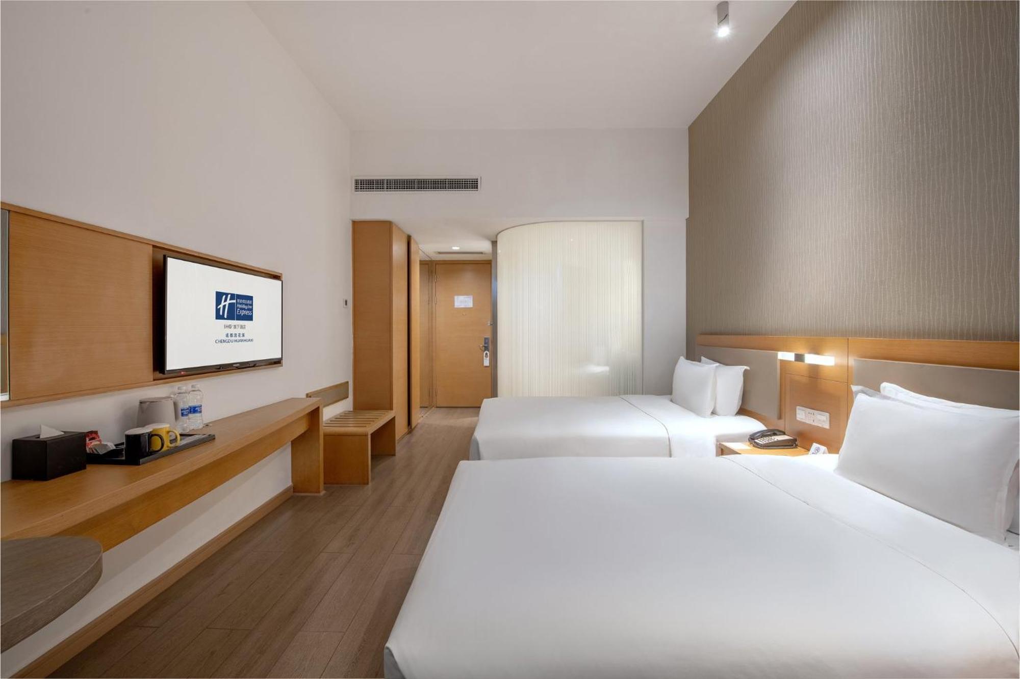 Holiday Inn Express Chengdu Huanhuaxi By Ihg-Near Jinsha Site Musem,Near Wuhou Temple Museum,Welcome Drinks,Free Gym,Free Self-Service Laundry Zewnętrze zdjęcie