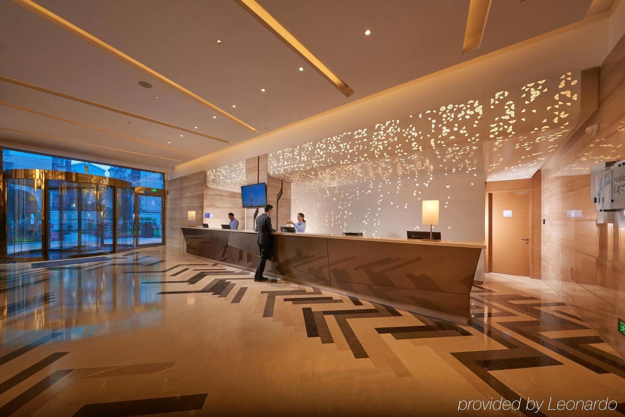 Holiday Inn Express Chengdu Huanhuaxi By Ihg-Near Jinsha Site Musem,Near Wuhou Temple Museum,Welcome Drinks,Free Gym,Free Self-Service Laundry Zewnętrze zdjęcie