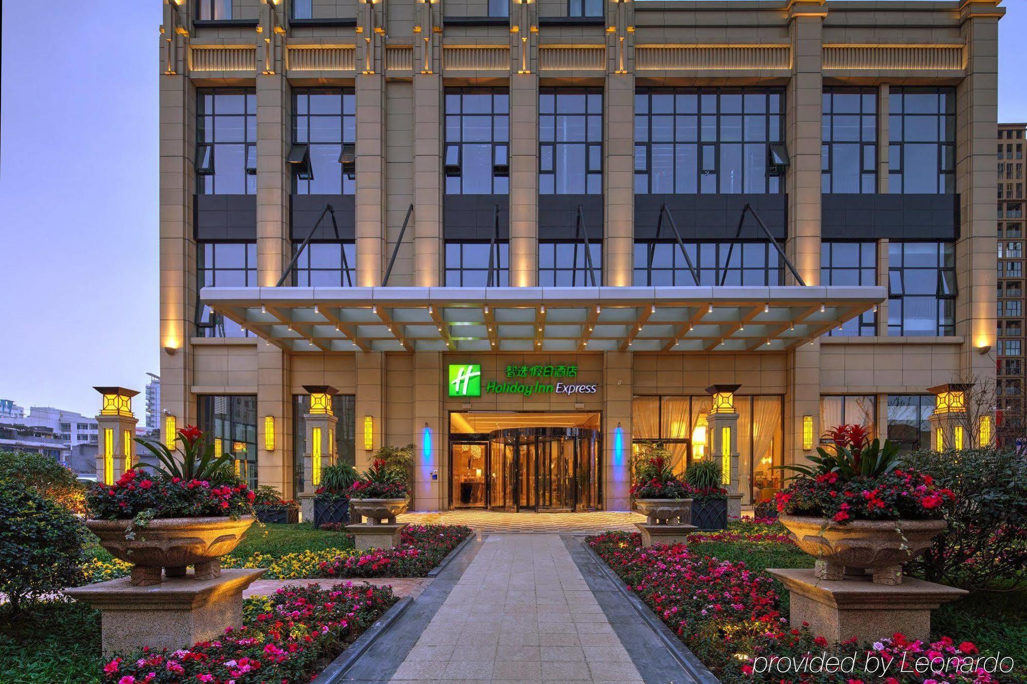 Holiday Inn Express Chengdu Huanhuaxi By Ihg-Near Jinsha Site Musem,Near Wuhou Temple Museum,Welcome Drinks,Free Gym,Free Self-Service Laundry Zewnętrze zdjęcie