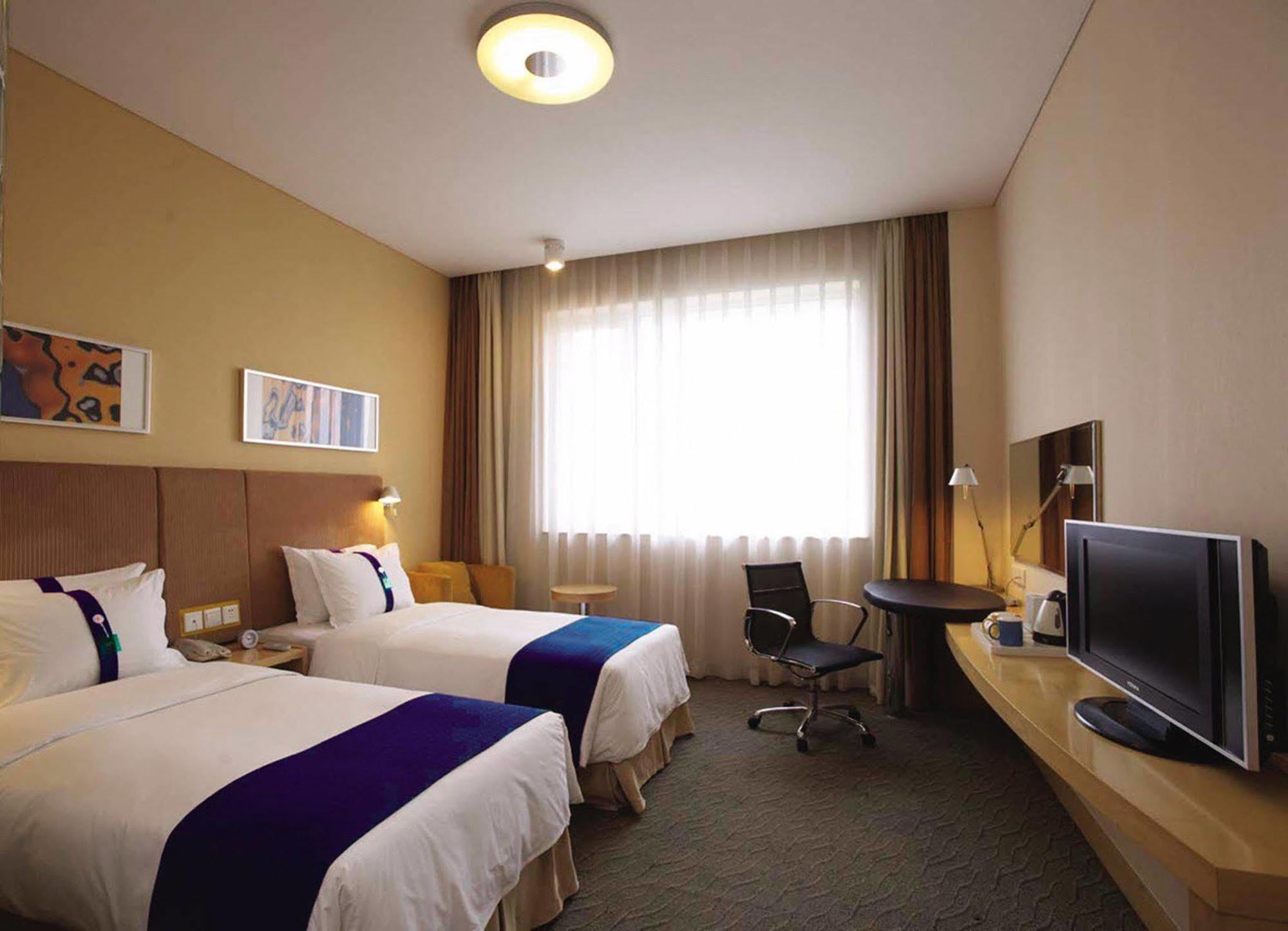 Holiday Inn Express Chengdu Huanhuaxi By Ihg-Near Jinsha Site Musem,Near Wuhou Temple Museum,Welcome Drinks,Free Gym,Free Self-Service Laundry Zewnętrze zdjęcie